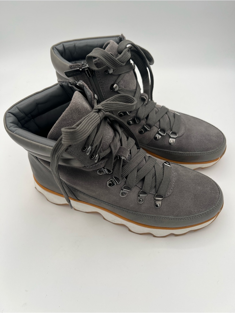 Blondo Women’s 8.5 M Waterproof Gray Suede Hiking Ankle Boots.